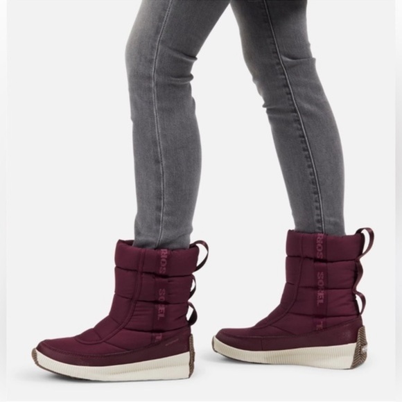 Sorel Out N About Puffy burgundy maroon purple Mid Boots Size 9 - Picture 1 of 13